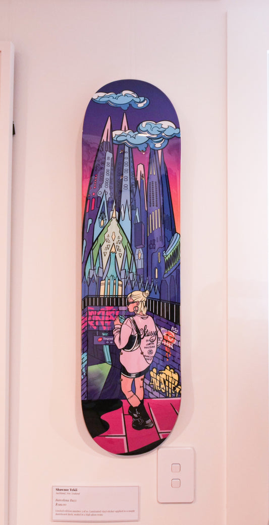 SHAWNEE TEKII - BARECELONA BUZZ