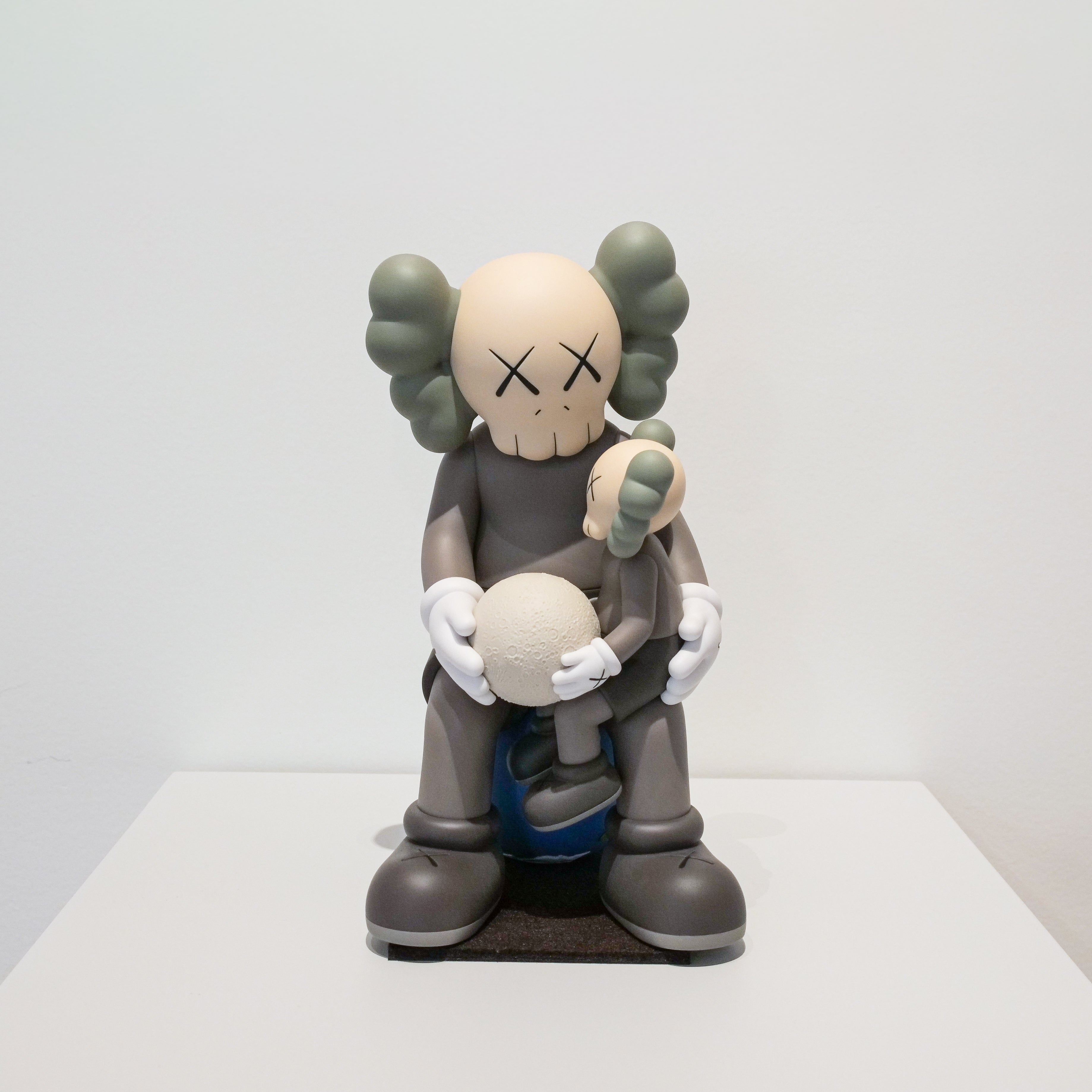 KAWS - HOLIDAY THAILAND (BROWN) – The Arts Hole